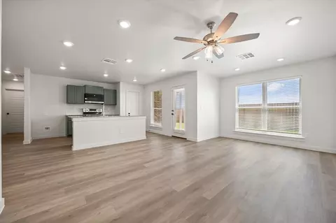 Living - 5901 154th St, Lubbock, TX 79424 photo 1 of 3