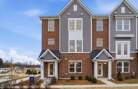 300 W Wise Rd, Schaumburg, IL 60193