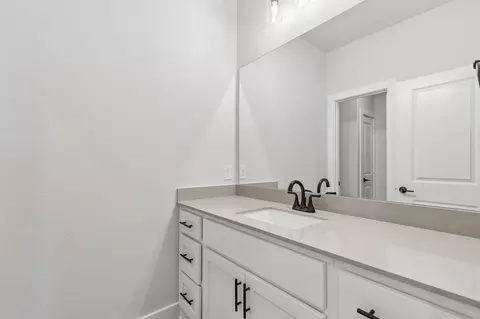 Bath - 2431 Silver Spring Ct, Celina, TX 75009 photo 6 of 6