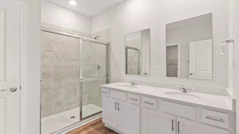 Bath - 2204 Hackberry St, Springfield, OH 45505 photo 1 of 7