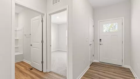 Entry Way - 2204 Hackberry St, Springfield, OH 45505 photo 2 of 6