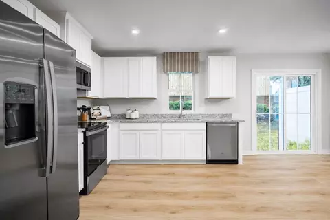 6131 Leonardo Run, Ontario, NY 14519