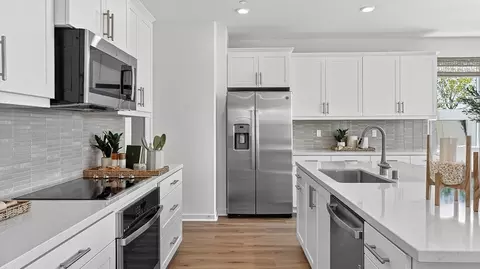 Kitchen - 36586 Altisima Dr, Winchester, CA 92596 photo 2 of 4