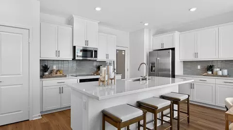 Kitchen - 36586 Altisima Dr, Winchester, CA 92596 photo 1 of 4
