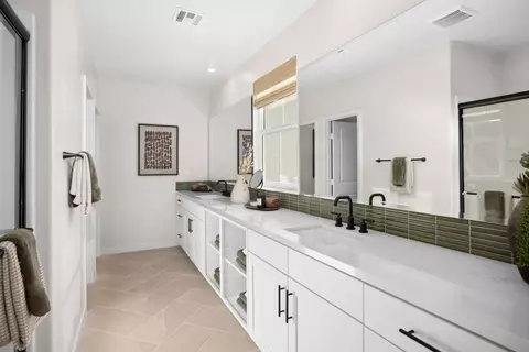 Bath - 535 Gregory Way, Glendora, CA 91740 photo 9 of 9