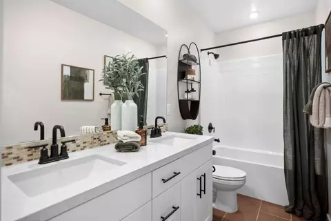 Bath - 535 Gregory Way, Glendora, CA 91740 photo 8 of 9