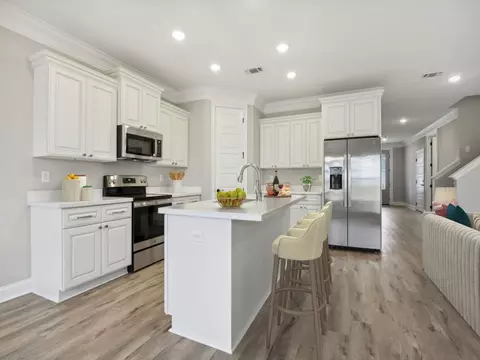 Kitchen - 12902 Gondala St, Elberta, AL 36530 photo 5 of 5