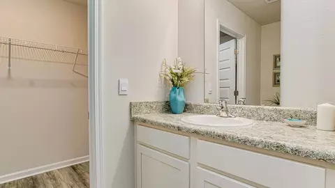 Bath - 6561 Firefly Dr, Milton, FL 32583 photo 2 of 5