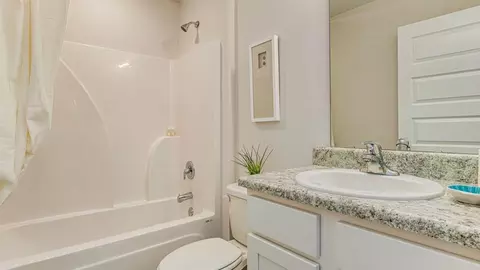 Bath - 6561 Firefly Dr, Milton, FL 32583 photo 3 of 5