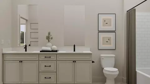 Bath - 944 Traverse Dr S, Madera, CA 93636 photo 2 of 5