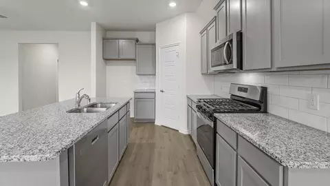 Kitchen - 2604 Oconnell Cir, Aubrey, TX 76227 photo 2 of 8