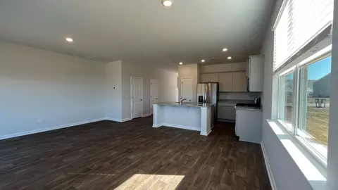 Living - 314 Sweetspire St, Moncks Corner, SC 29461 photo 2 of 3