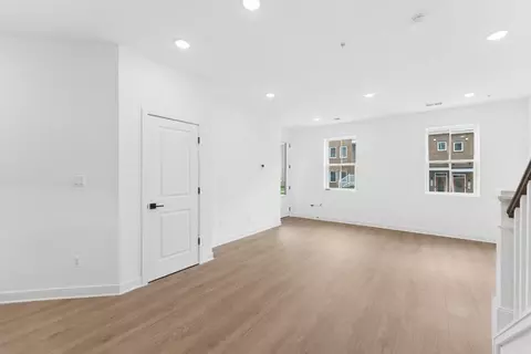 Living - 721 Iron Forge Rd UNIT A, Frederick, MD 21702 photo 3 of 3