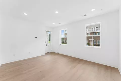 Living - 721 Iron Forge Rd UNIT A, Frederick, MD 21702 photo 2 of 3