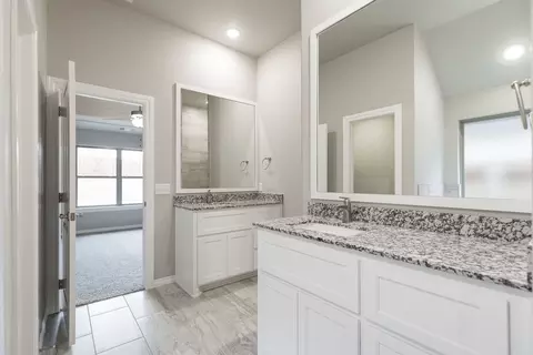Bath - 2920 E Northampton St, Broken Arrow, OK 74014 photo 1 of 10