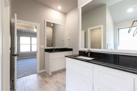 Bath - 2920 E Northampton St, Broken Arrow, OK 74014 photo 4 of 10