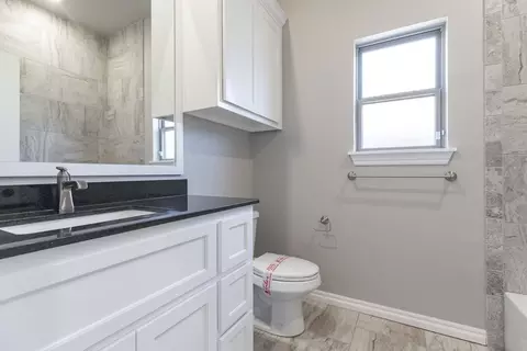 Bath - 2920 E Northampton St, Broken Arrow, OK 74014 photo 6 of 10