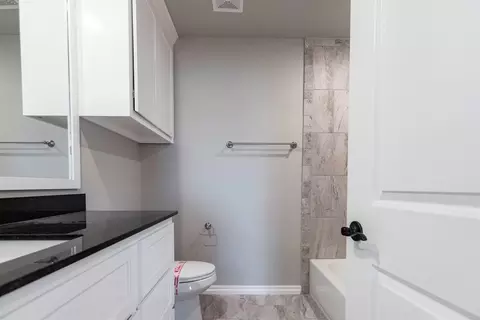 Bath - 2920 E Northampton St, Broken Arrow, OK 74014 photo 7 of 10