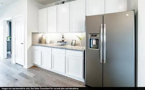 Kitchen - 10610 Flight Deck Ct, Conroe, TX 77303 photo 6 of 9