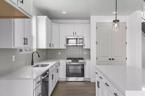 Kitchen - 1948 N Ostler Peak Rd, Daniel, UT 84032 photo 1 of 2