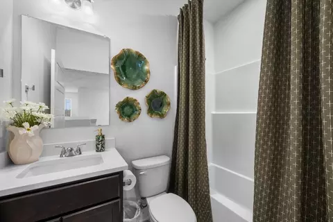 Bath - 108 Jenjira Way, Mcgregor, TX 76657 photo 3 of 3