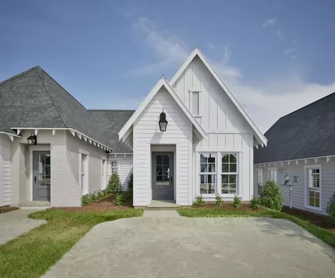 1289 Woodland Cir, Opelika, AL 36801