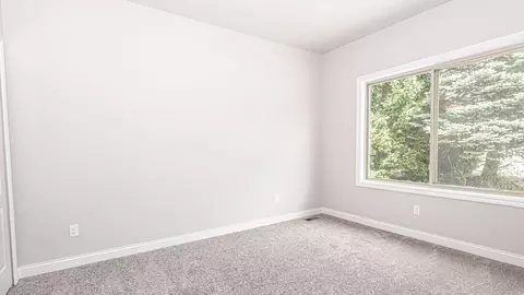 Bedroom - 930 E Drahner Rd, Oxford, MI 48371 photo 2 of 6