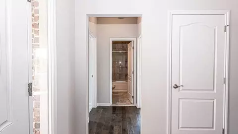 Entry Way - 930 E Drahner Rd, Oxford, MI 48371 photo 2 of 9