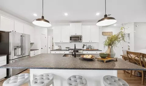 5112 Shepherds Gln, Willoughby, OH 44094