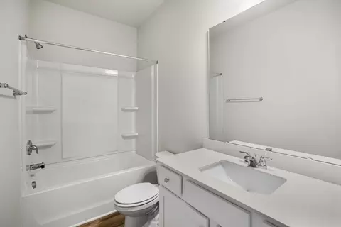 Bath - 20 Golfview Ave, Benson, NC 27504 photo 3 of 3