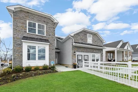 3 Sunflower Dr, Manalapan, NJ 07726