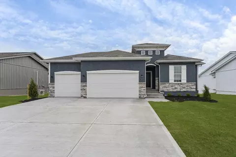 404 SW Hawthorne Ln, Blue Springs, MO 64014