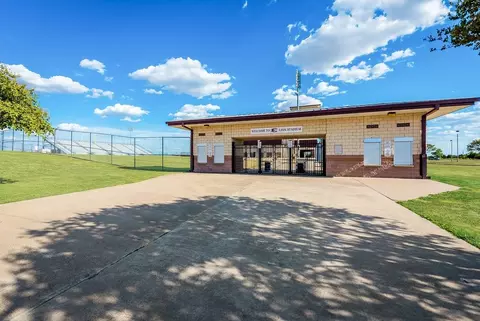 Exterior - 4857 Stonebridge Dr, Ennis, TX 75119 photo 3 of 4