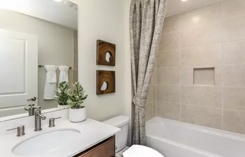 Bath - 3243 Del Webb Blvd, Aurora, IL 60503 photo 3 of 3