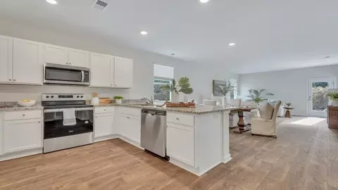 Kitchen - 123 Sabel Ct, Guyton, GA 31312 photo 3 of 4