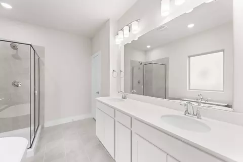 Bath - 1324 Comal Dr, Forney, TX 75126 photo 1 of 3