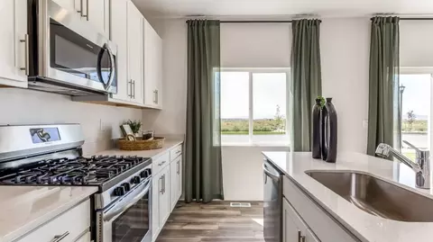 Kitchen - 2094 E Swallow Dr, Eagle Mountain, UT 84005 photo 3 of 5