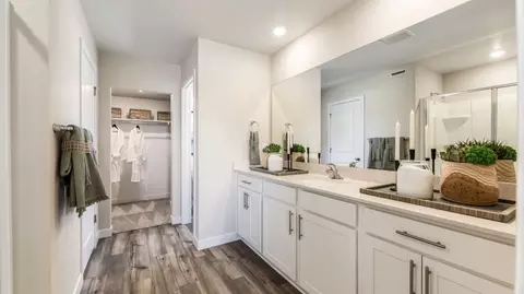 Bath - 2094 E Swallow Dr, Eagle Mountain, UT 84005 photo 2 of 6