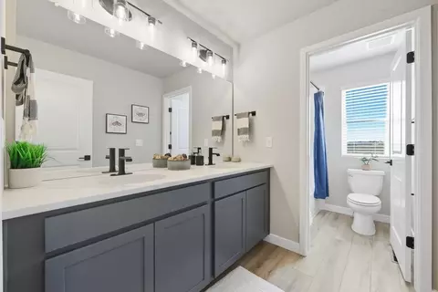 Bath - 13612 Arriba Dr, Peyton, CO 80831 photo 2 of 3