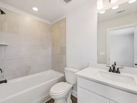 Bath - 1297 Whitman Cir, Monroe, GA 30656 photo 4 of 6