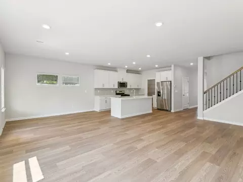Living - 1297 Whitman Cir, Monroe, GA 30656 photo 3 of 8