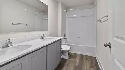 Bath - 1566 Bentstalk Dr, Frederick, MD 21703 photo 2 of 5
