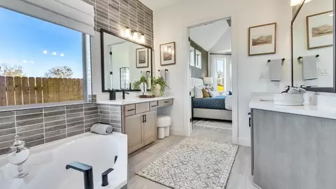 Bath - 4100 Starnberg Ln, Pflugerville, TX 78660 photo 4 of 15
