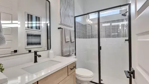 Bath - 4100 Starnberg Ln, Pflugerville, TX 78660 photo 5 of 15