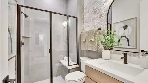 Bath - 4100 Starnberg Ln, Pflugerville, TX 78660 photo 10 of 15
