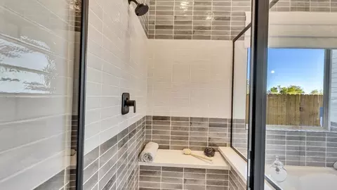 Bath - 4100 Starnberg Ln, Pflugerville, TX 78660 photo 3 of 15