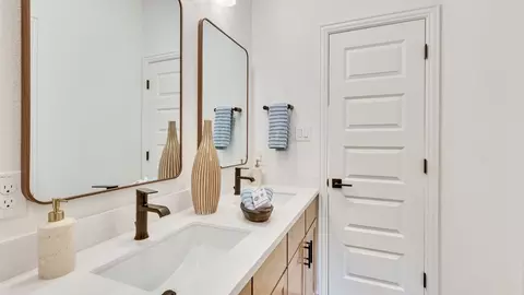 Bath - 4100 Starnberg Ln, Pflugerville, TX 78660 photo 6 of 15