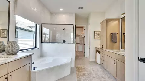 Bath - 4100 Starnberg Ln, Pflugerville, TX 78660 photo 9 of 15