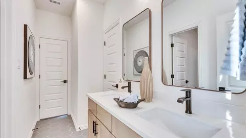 Bath - 4100 Starnberg Ln, Pflugerville, TX 78660 photo 8 of 15