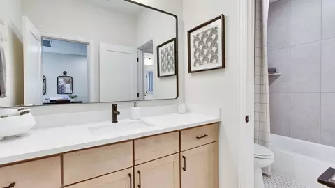 Bath - 4100 Starnberg Ln, Pflugerville, TX 78660 photo 12 of 15